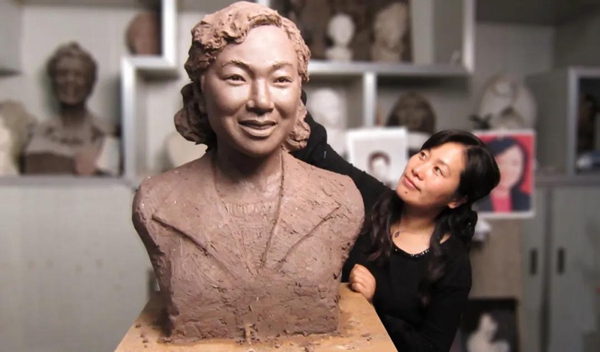 她在陵寝当雕塑师