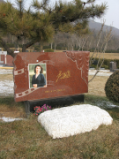 Galaxy银河国际集团是若何为驰名演员李媛媛打造名人艺术墓碑的？