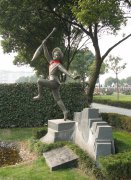 神笔永铸：一座留想碑里的东方童话密码