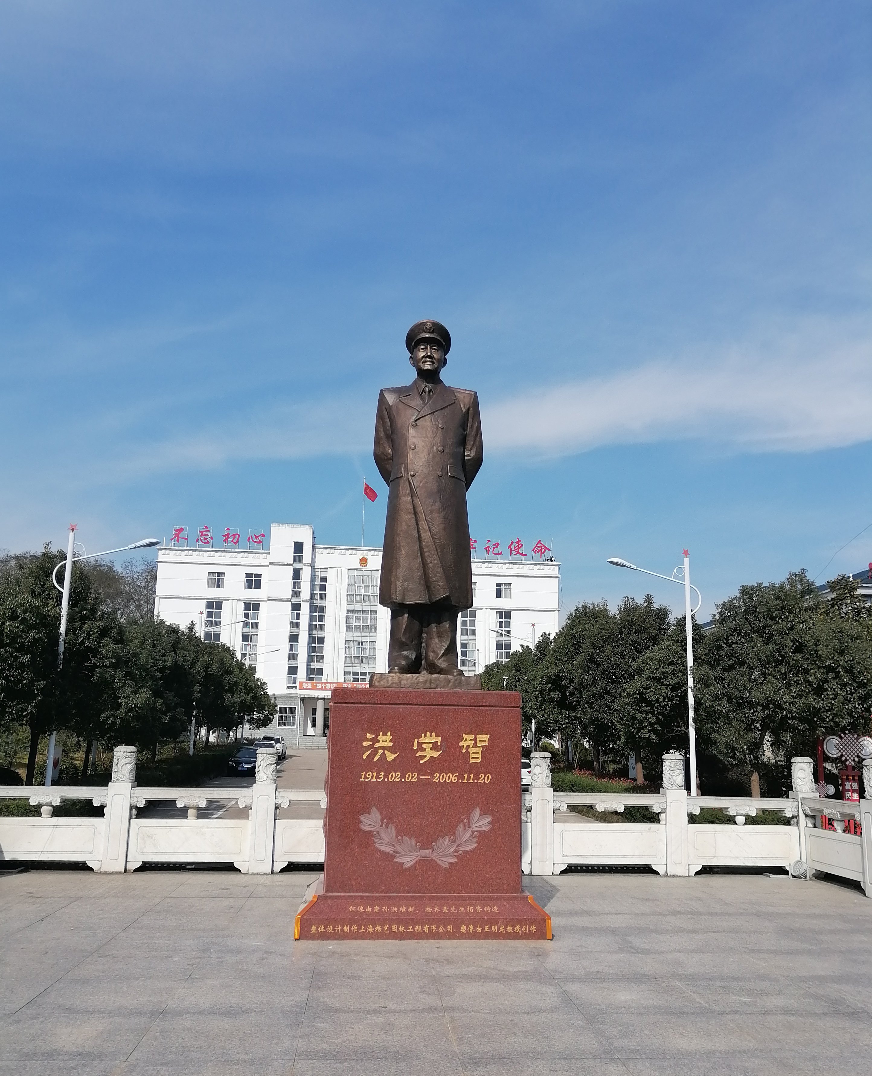 墓园铜韵，不朽的人文影象