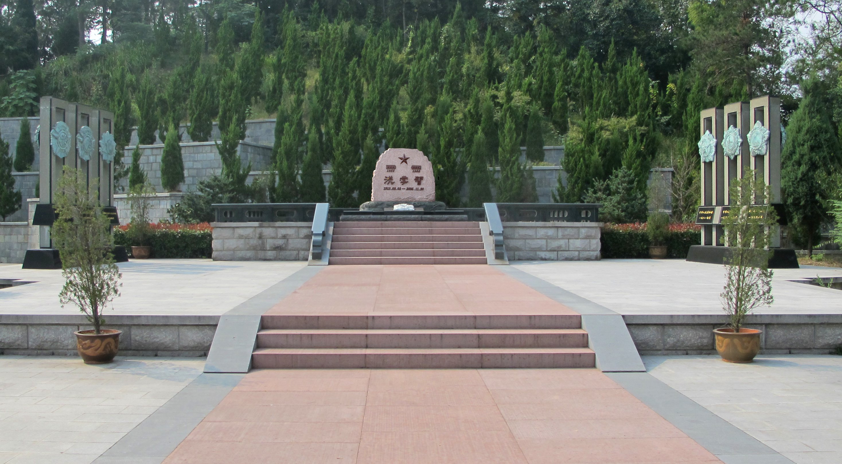 为什么墓园必要红色文化？