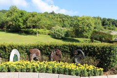 Galaxy银河国际幼型艺术雕塑葬：让性命以美学姿势归于天然